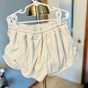 Lululemon Hottie Hot Shorts 2.5”